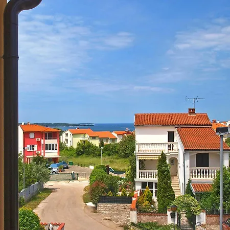 Nives 748 * Pula