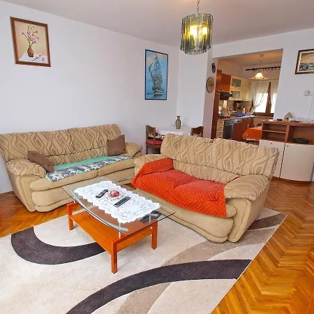 Apartamento Nives 748 *