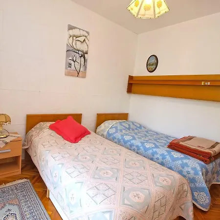 Nives 748 Apartamento Pula